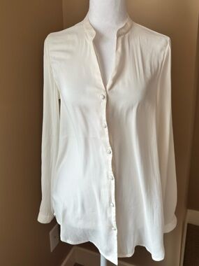 H&M Cream Button-Front Long Sleeve Blouse